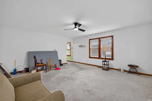 240 E Indiana Avenue, Bloomfield, IN 47424