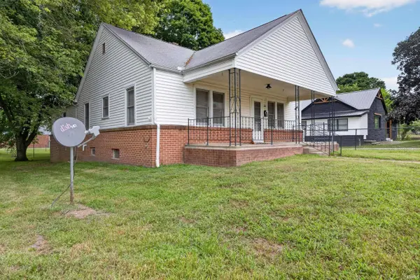 240 E Indiana Avenue, Bloomfield, IN 47424