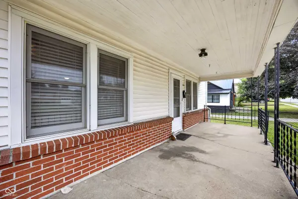 240 E Indiana AVE, Bloomfield, IN 47424