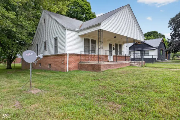 240 E Indiana AVE, Bloomfield, IN 47424