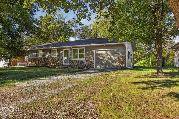 546 10th ST NW, Linton, IN 47441