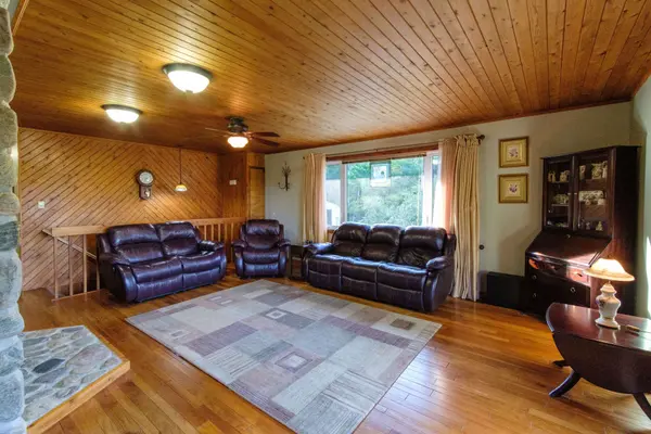 497 Mooney RD, Hastings Highlands, ON K0L 1C0