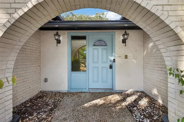 908 Chestnut Drive, Arlington, TX 76012