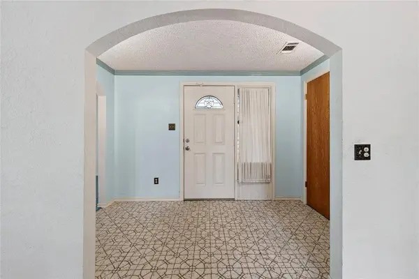 908 Chestnut Drive, Arlington, TX 76012