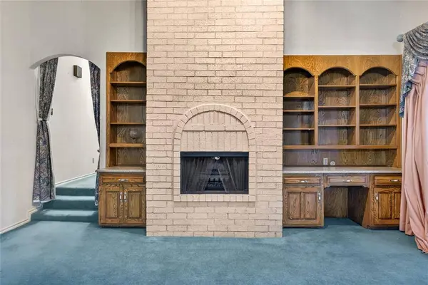 908 Chestnut Drive, Arlington, TX 76012