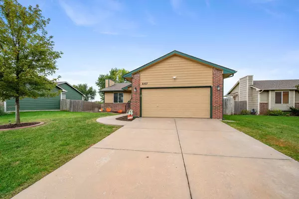 2307 S Upland Hills St, Wichita, KS 67235