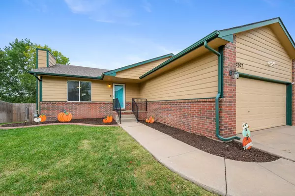 2307 S Upland Hills St, Wichita, KS 67235