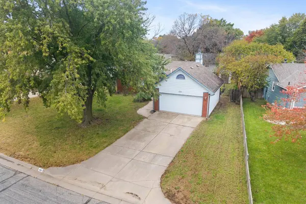 425 N Parkridge St, Wichita, KS 67212