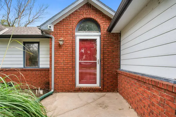 425 N Parkridge St, Wichita, KS 67212