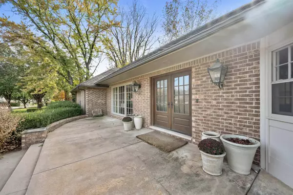 8001 E Tipperary St, Wichita, KS 67206