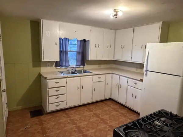 817 Mechanic St, Emporia, KS 66801