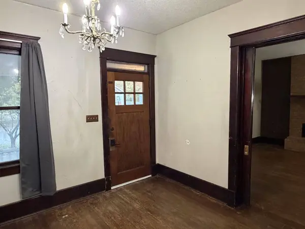 817 Mechanic St, Emporia, KS 66801