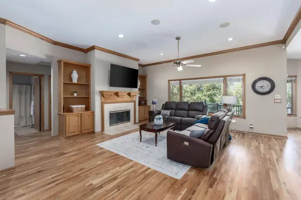 8024 E Greenbriar Ct, Wichita, KS 67226