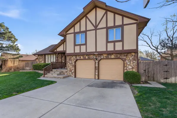 709 Marsha Dr, Andover, KS 67002