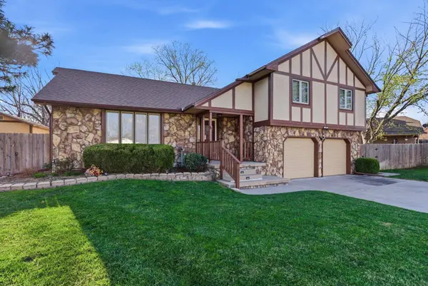 709 Marsha Dr, Andover, KS 67002