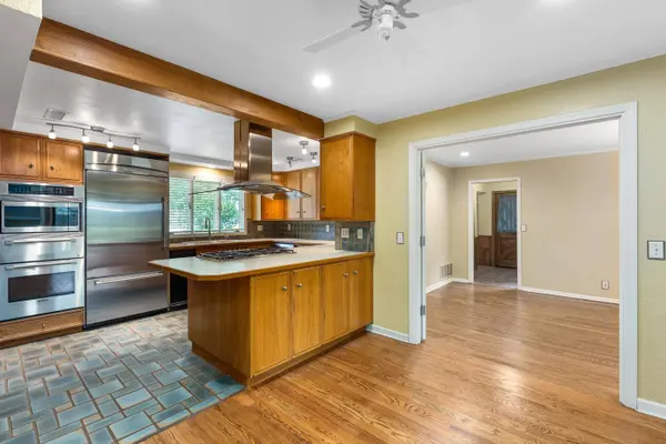 42 N Stratford, Eastborough, KS 67206