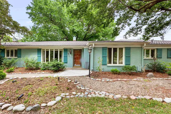 42 N Stratford, Eastborough, KS 67206