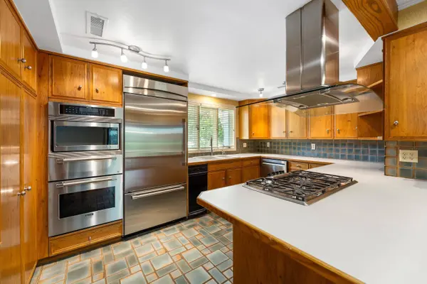 42 N Stratford, Eastborough, KS 67206