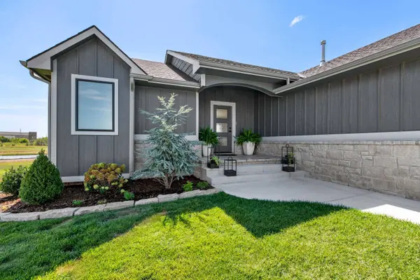 5484 N Toben Dr., Bel Aire, KS 67226