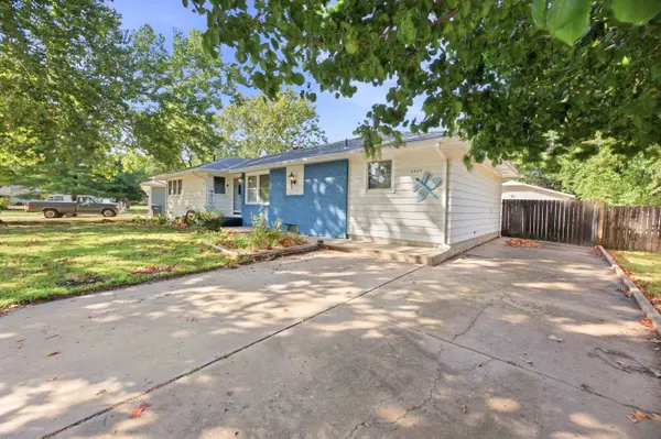 2525 S Oak Pass, Wichita, KS 67216