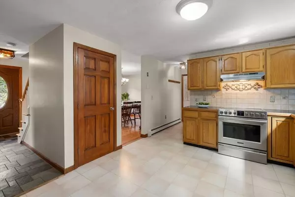 6 Crockett Cir, Hopedale, MA 01747