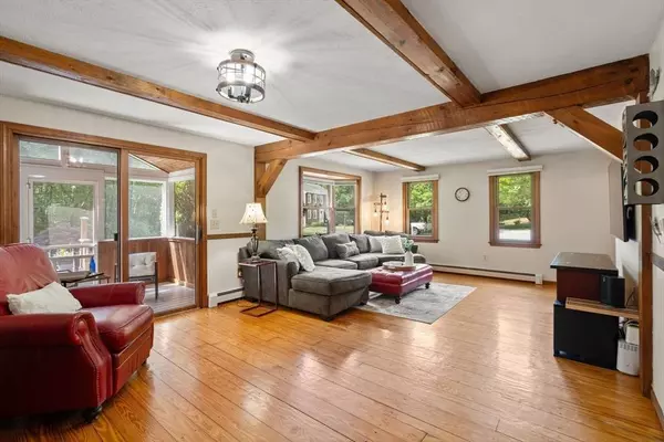 6 Crockett Cir, Hopedale, MA 01747