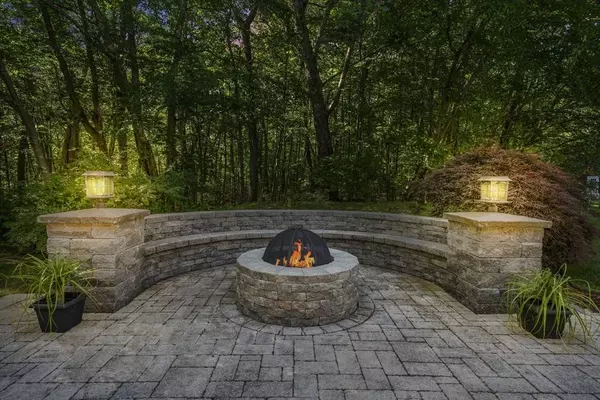 6 Crockett Cir, Hopedale, MA 01747