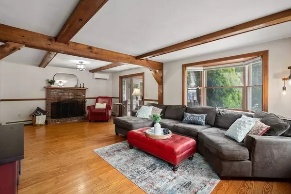 6 Crockett Cir, Hopedale, MA 01747