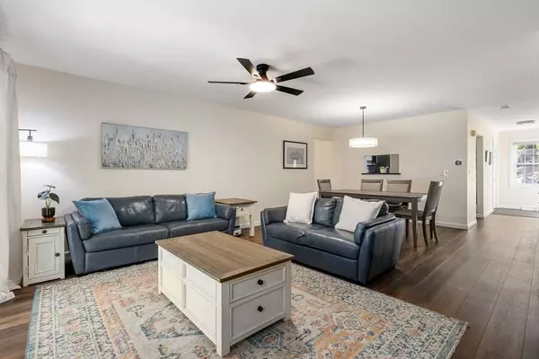 108 Laurelwood Dr #108, Hopedale, MA 01747