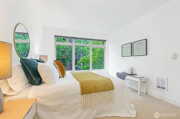 1610 Belmont AVE #402, Seattle, WA 98122