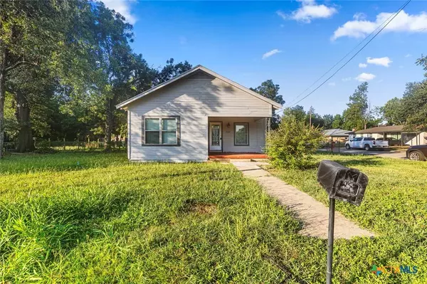 701 E 15th ST, Cameron, TX 76520