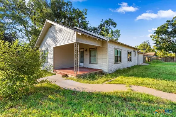 701 E 15th ST, Cameron, TX 76520