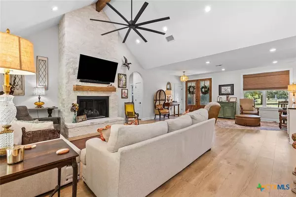 428 12th ST, Valley Mills, TX 76689