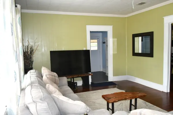 401 Powers St, Lacy Lakeview, TX 76705-1860