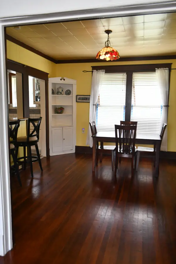 401 Powers St, Lacy Lakeview, TX 76705-1860