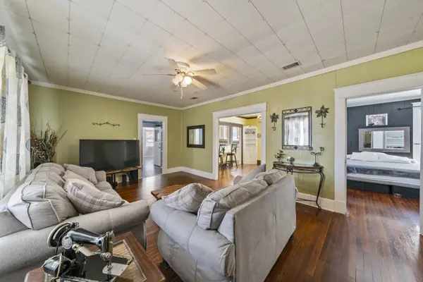 401 Powers St, Lacy Lakeview, TX 76705-1860