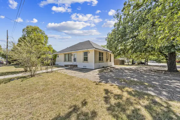 401 Powers St, Lacy Lakeview, TX 76705-1860