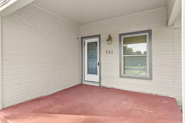 701 E 15th ST, Cameron, TX 76520