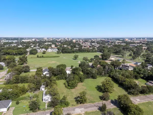 805 Benton St, Waco, TX 76706-3642