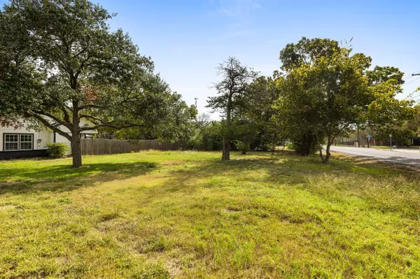 210 W Ward AVE, Robinson, TX 76706