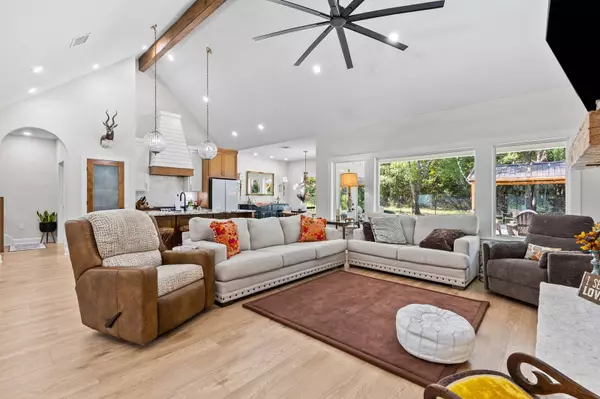 428 12th ST, Valley Mills, TX 76689