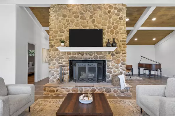 925 Church RD, Mcgregor, TX 76657