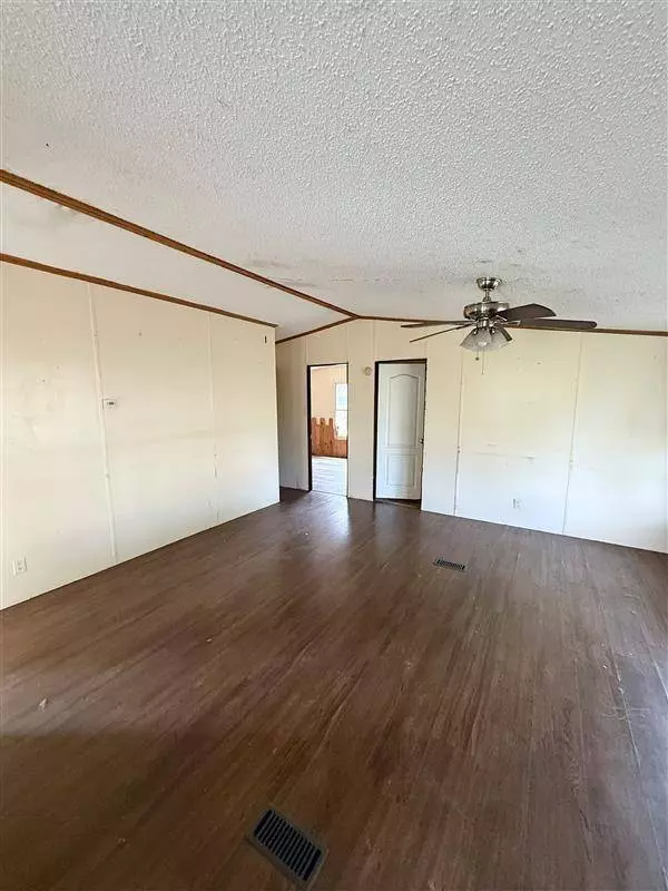 198 E 4th ST, Crawford, TX 76638