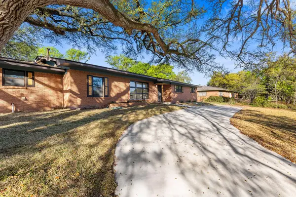 2324 Wooded Acres DR, Waco, TX 76710