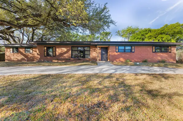 2324 Wooded Acres DR, Waco, TX 76710