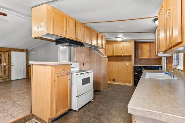 9100/9088 5th ST, Crawford, TX 76638