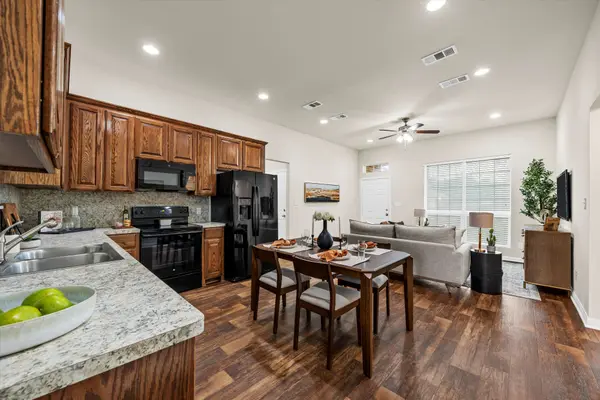 204 Hawk Ridge Ct, Waco, TX 76705