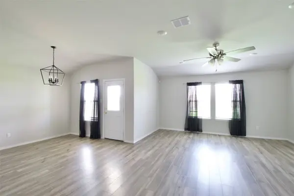 7009 Llano DR, China Spring, TX 76633
