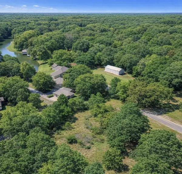 106 Circulito CIR, Gun Barrel City, TX 75156