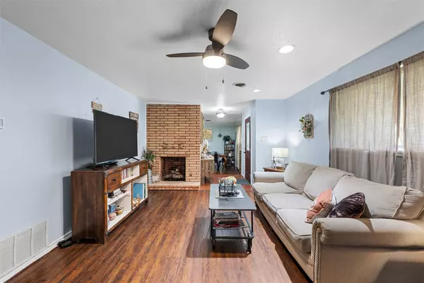 830 Arliss DR, Woodway, TX 76712